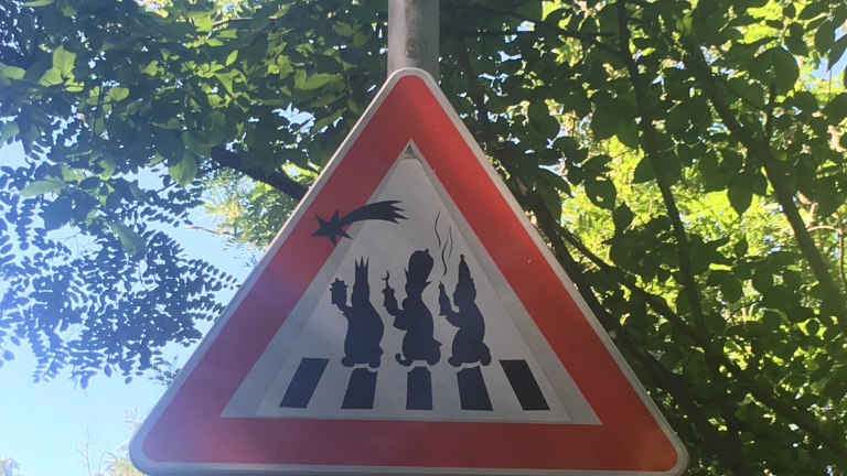 Schilder-Guerilla / Streetart: Motiv „Dreikönigstag“ vom Schilder-Phantom in Halle (Saale)