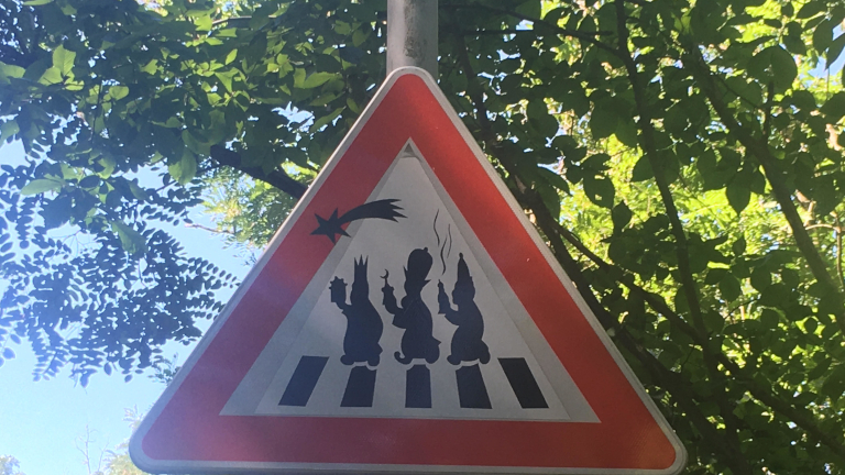 Streetart / Schilder-Guerilla mit dem Motiv „Dreikönigstag“ vom Schilder-Phantom in Halle (Saale)