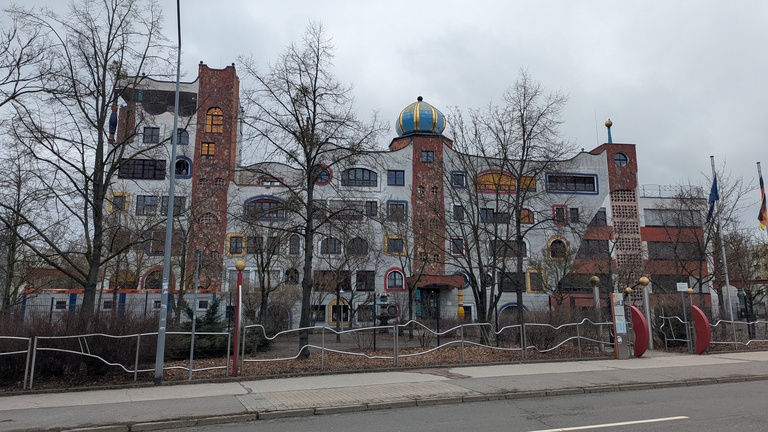 Außenansicht der 
Hundertwasserschule
(Sekundarschule) in der Lutherstadt Wittenberg