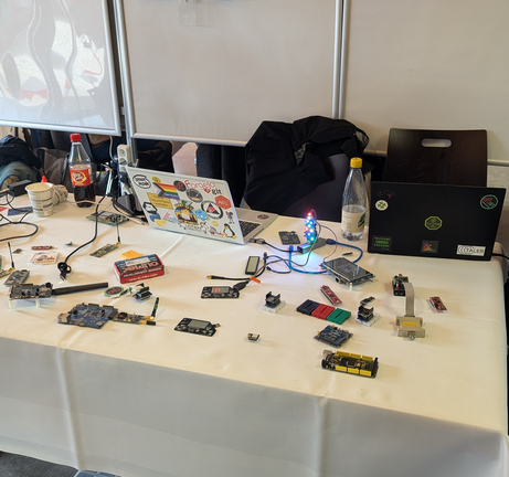 Aussteller-Tisch bei den Chemnitzer Linux-Tagen 2026