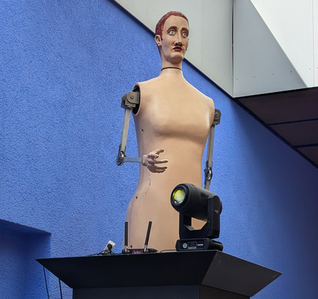 „Halbleiter“-Figur bei den Chemnitzer Linux-Tagen 2026