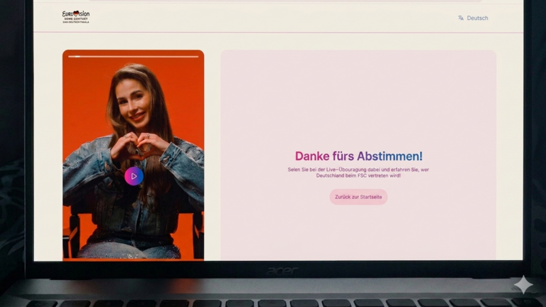 Notebook-Bildschirm mit der Online-Bestätigung „Danke fürs Abstimmen!“ beim deutschen ESC-Finale 2026 für Sarah Engels.